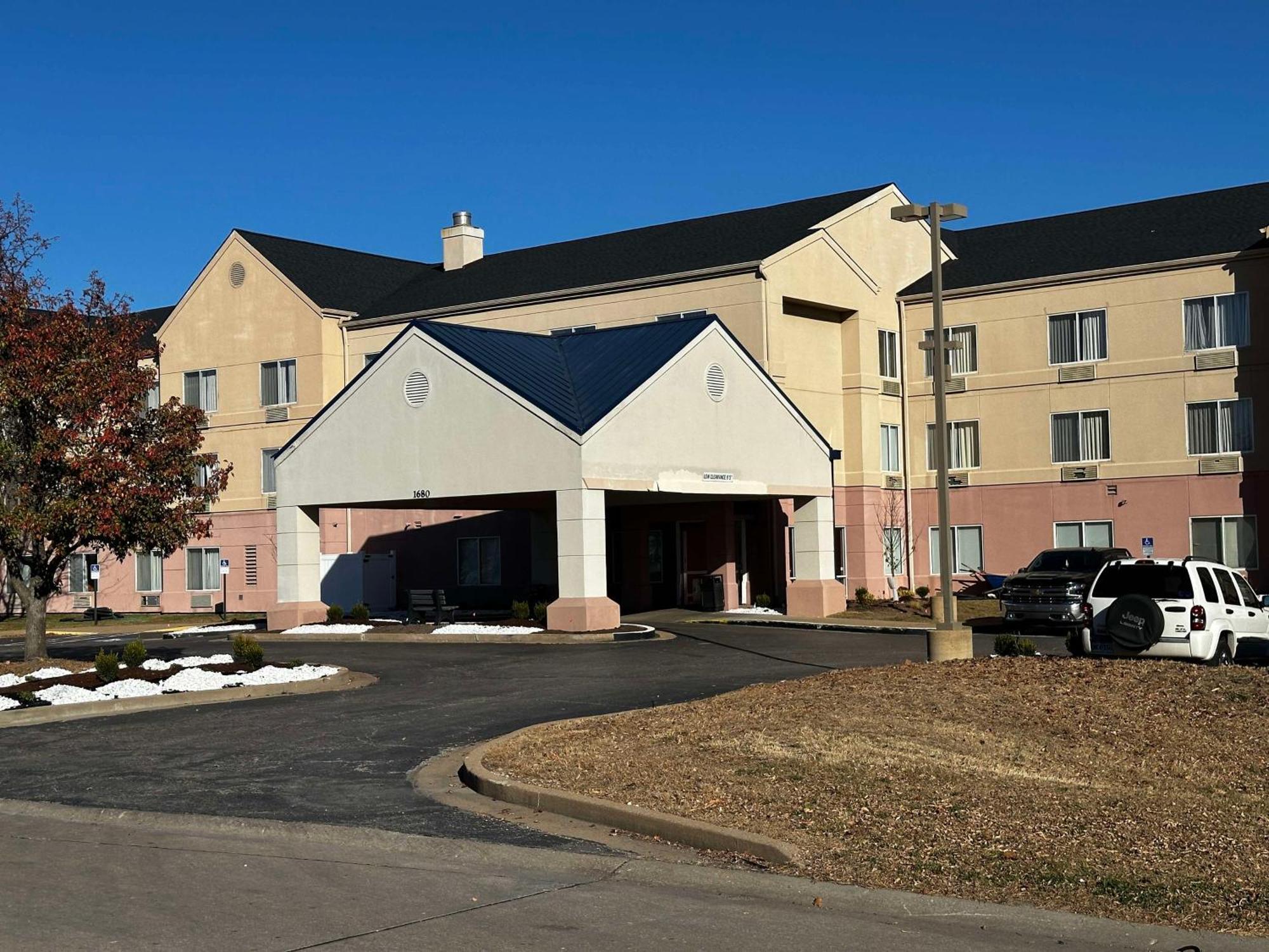 Surestay Plus By Best Western Fenton Exterior photo